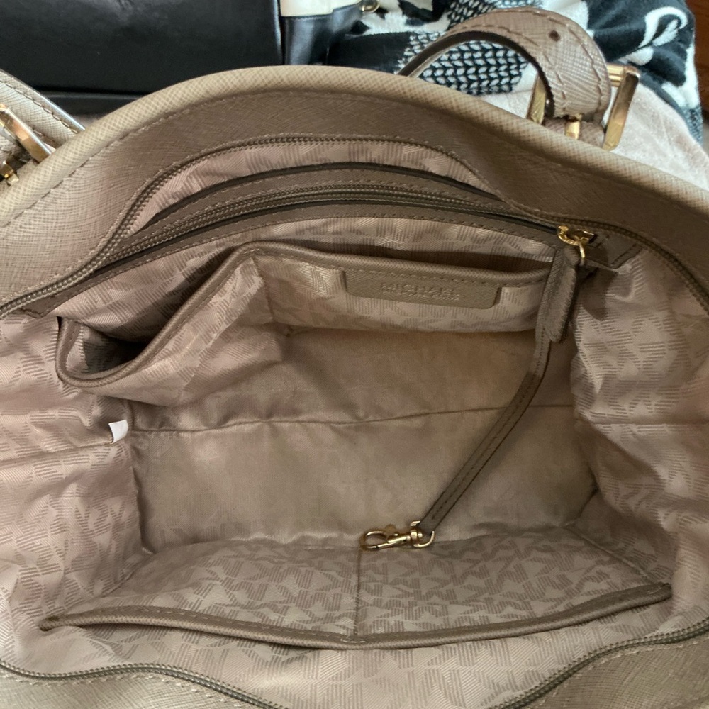 Michael Kors Jet Set Travel Saffiano Leather Tote - Picture 7 of 12